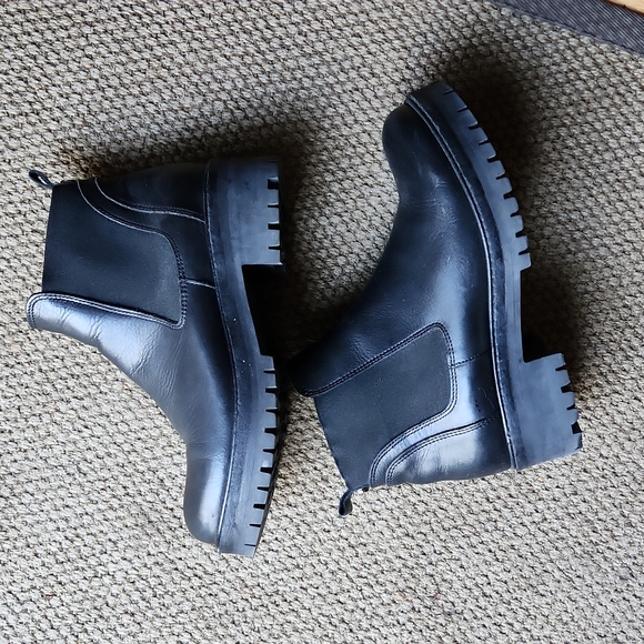Chelsea Boots - Picture 3 of 9